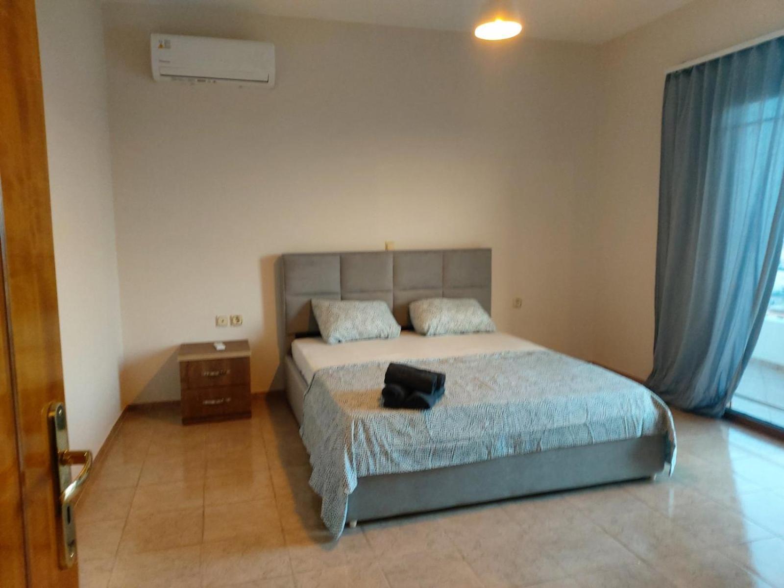 Thomas Apartments Sarandë Esterno foto